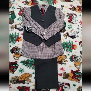 Boy's suit 4t
